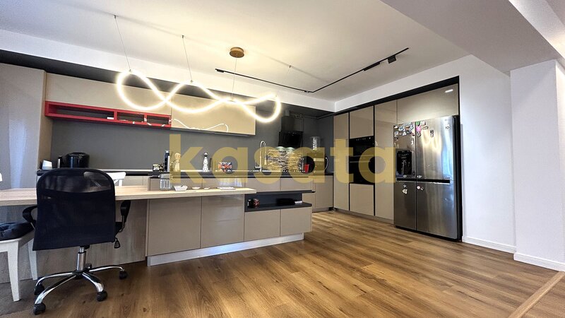 Stefanestii de Jos, Cosmopolis, 4 camere, 125 utili, vedere panormica, parcare